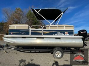 2021 Sun Tracker Party Barge® 18 DLX