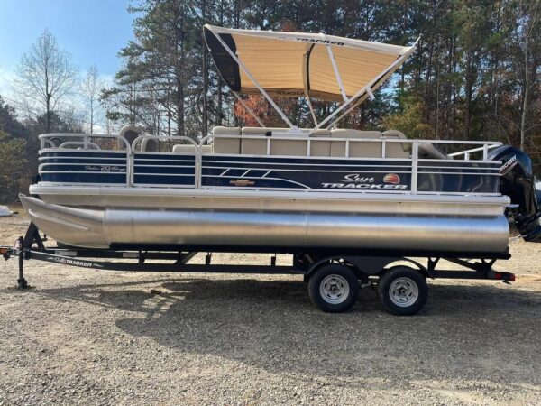 2023 Sun Tracker Fishin Barge 20 DLX