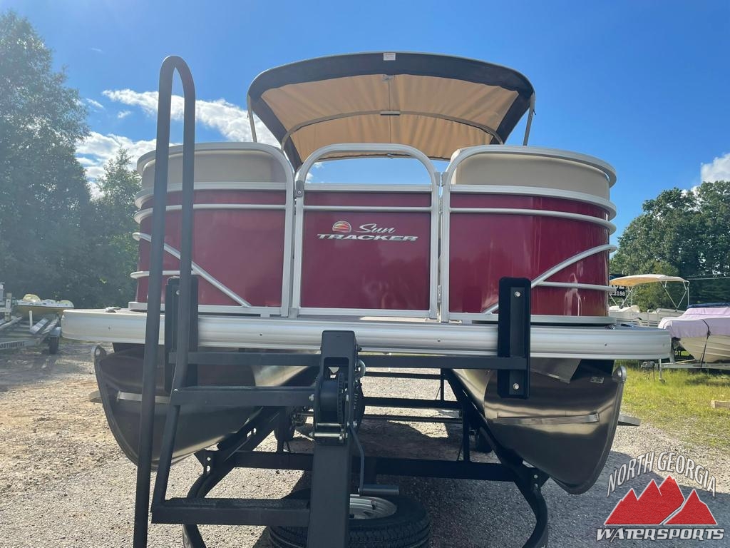 2023 Sun Tracker Party Barge® 22 DLX