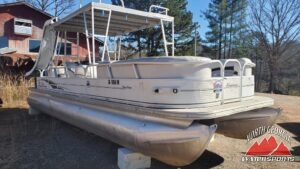 2006 Sun Tracker Double Decker Slide Boat