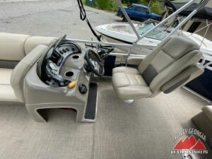2021 Sun Tracker Party Barge 20 DLX - Demo