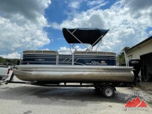 2021 Sun Tracker Party Barge 20 DLX - Demo