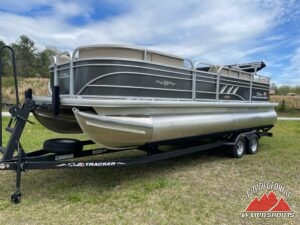 2023 Sun Tracker Party Barge 22 RF DLX