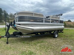 2023 Sun Tracker Party Barge 18 DLX