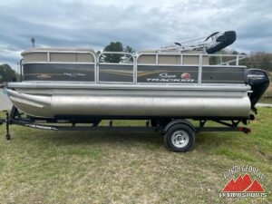 2023 Sun Tracker Party Barge 18 DLX